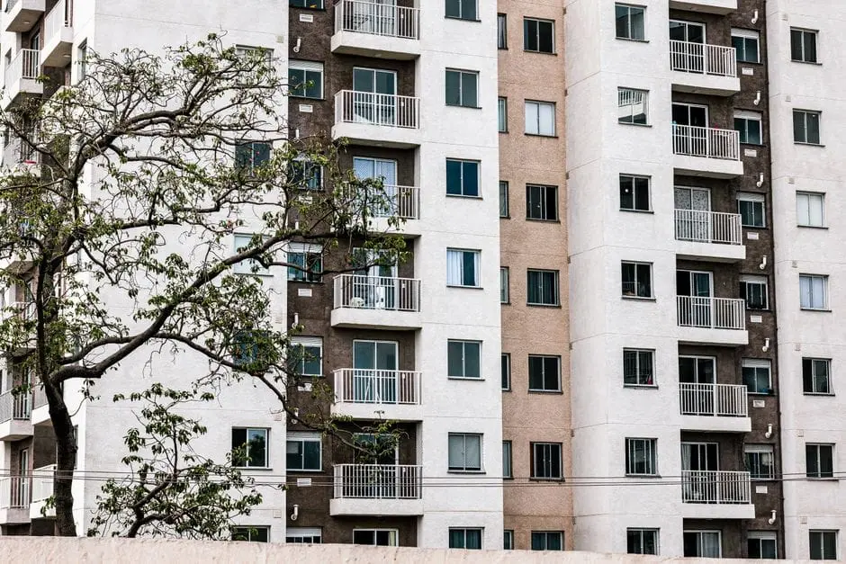 Aval para rentar: qué es y 5 alternativas si no tienes fiador - Inmobiliaria32