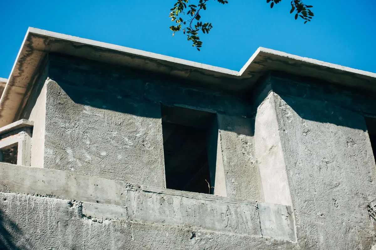 Si el desarrollador quiebra: qué pasa con tu dinero y tu casa - Inmobiliaria32