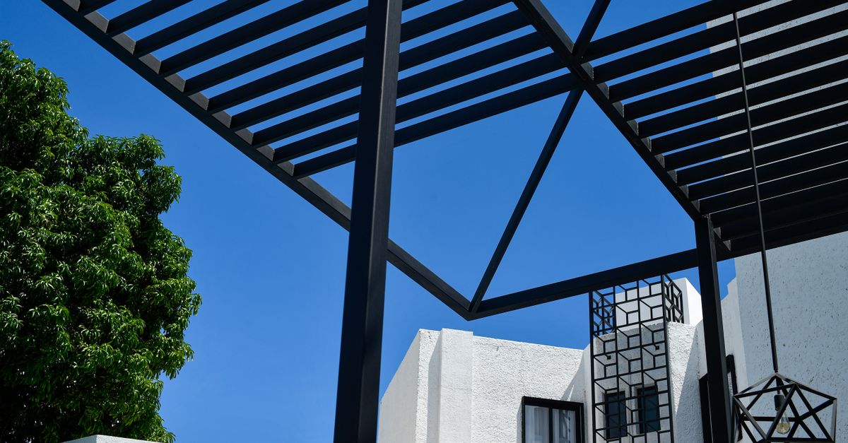 Interior de un departamento moderno en México listo para mudanza