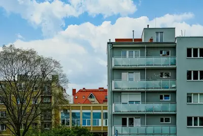 ¿Rentar o Comprar en 2026? Análisis, la Regla del 5% y Cuándo Conviene Cada Uno - Inmobiliaria32