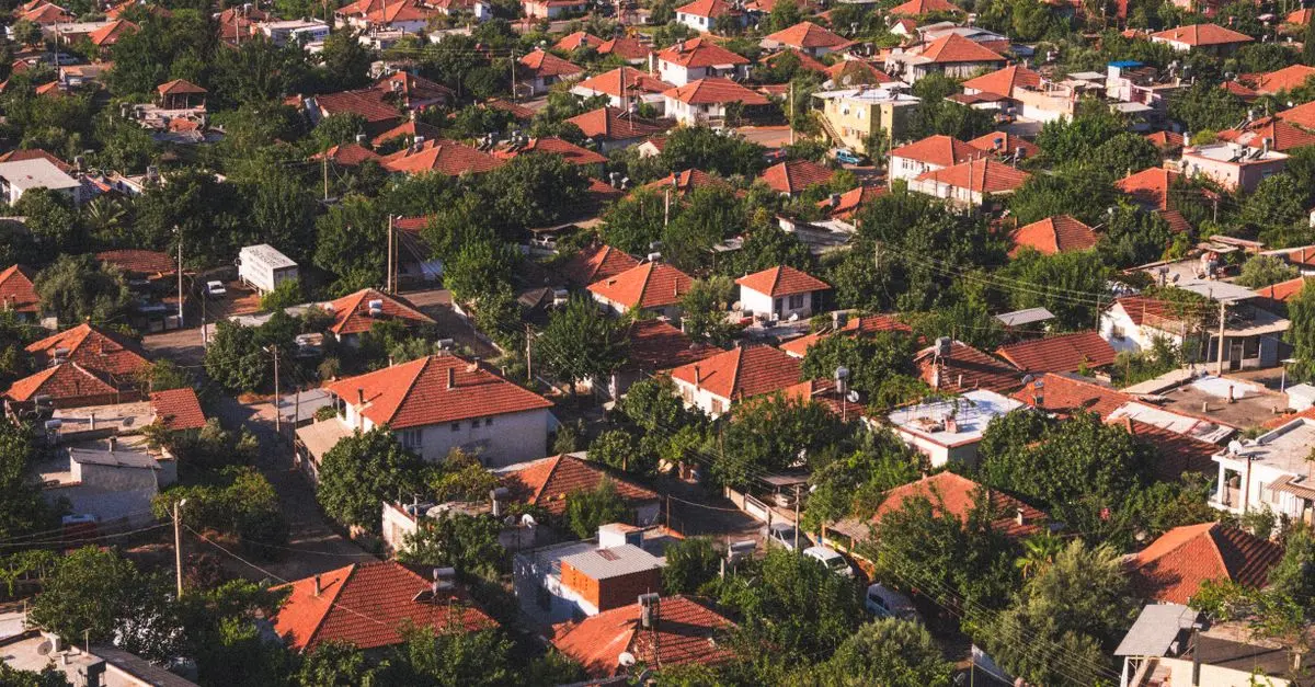 Desarrollo de vivienda vertical con departamentos y áreas comunes en una ciudad mexicana