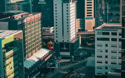 Vivir en Santa Fe CDMX: torres, tráfico y vida diaria en 2026 - Inmobiliaria32